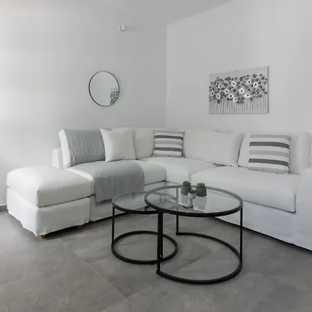 アパート Marvelous One Bedroom House In Paros ナウサ